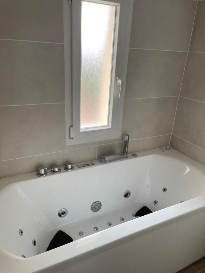 La Parenthese Balneo T2 Cosy De 40M² Avec Terrasse Apartment Ternay  Exterior foto